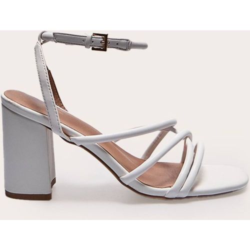White Sandales À Talons Carrés En Synthétique Bout Rond Multi-brides | Taille 36 - PrettyLittleThing - Modalova
