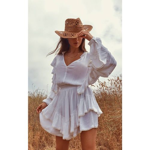 White Robe Droite À Manches Longues En Gaze De Coton À Décolleté Plongeant Et Volants Étagés | Taille 32 - PrettyLittleThing - Modalova