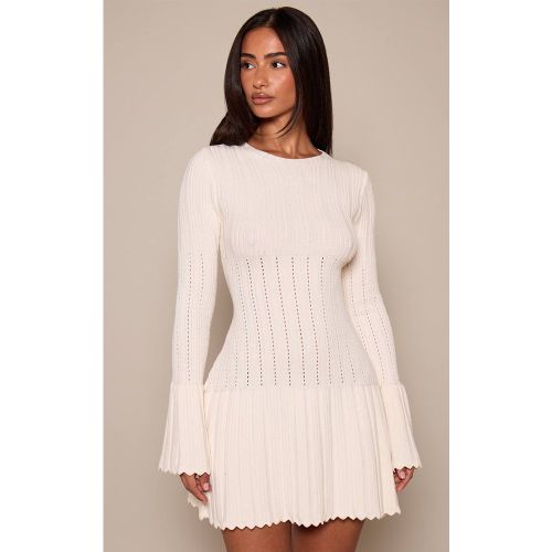 Cream Robe Mini En Maille À Manches Longues Festonnées Petite | Taille XS - PrettyLittleThing - Modalova