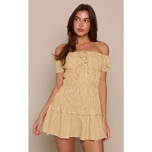 Mustard Robe Droite Froncée À Rayures Fines Et Encolure Bardot | Taille 42 - PrettyLittleThing - Modalova