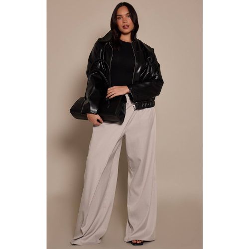 Grey Pantalon Grande Taille Tissé À Devant Croisé | Taille 46 - PrettyLittleThing - Modalova