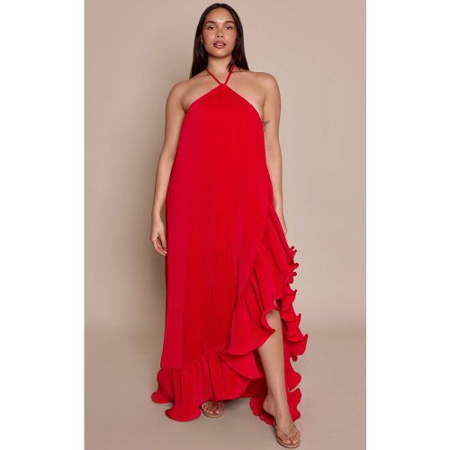 Red Robe Maxi Plissée Satinée Avec Détails À Volants Grande Taille | Taille 48 - PrettyLittleThing - Modalova