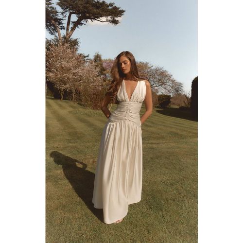 White Robe Longue Satinée Froncée | Taille 32 - PrettyLittleThing - Modalova