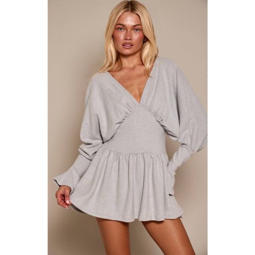 Light Grey Robe Droite Décontractée En Maille Côtelée Brossée À Col V Et Manches Longues | Taille 42 - PrettyLittleThing - Modalova