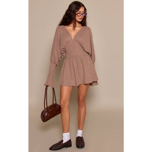 Robe Droite Décontractée En Maille Côtelée Brossée À Col V Et Manches Longues | Taille 32 - PrettyLittleThing - Modalova