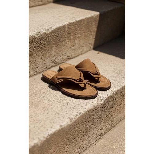 Sandales Tongs À Empiècement Haut En Synthétique | Taille 33 - PrettyLittleThing - Modalova
