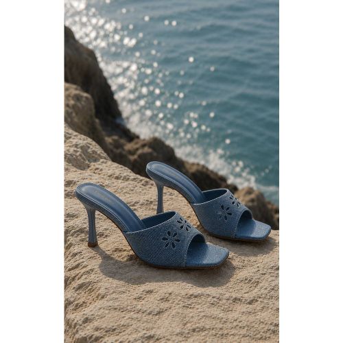 Blue Mules À Talons En Denim Découpées Au Laser | Taille 33 - PrettyLittleThing - Modalova