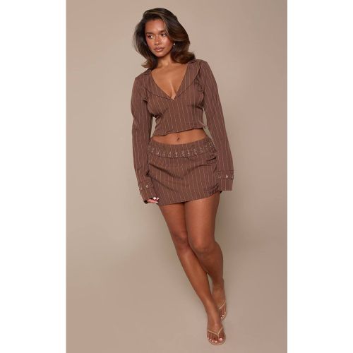 Jupe Mini Co-ord Ajustée À Rayures Fines Avec Détail Ceinture | Taille 42 - PrettyLittleThing - Modalova