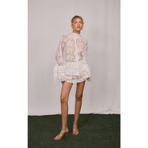 Cream Ensemble Jupe-short À Volants En Dentelle | Taille 42 - PrettyLittleThing - Modalova