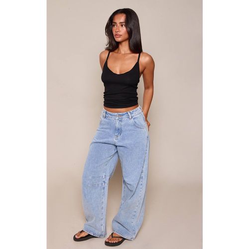 Jean Barrel Petite Bleu Moyen Avec Détails De Coutures | Taille 42 - PrettyLittleThing - Modalova