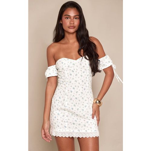 White Robe Droite À Volant Fleurie Avec Encolure Bardot | Taille 42 - PrettyLittleThing - Modalova