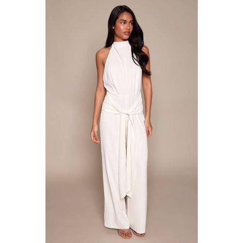 Cream Combinaison-pantalon Large Texturée À Col Montant Et Nœud Devant | Taille 42 - PrettyLittleThing - Modalova