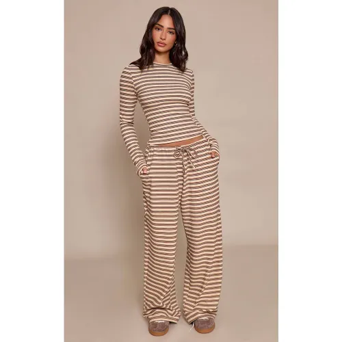 True Beige Jogging Petite À Jambes Droites En Polaire Douce Rayée | Taille Medium - PrettyLittleThing - Modalova