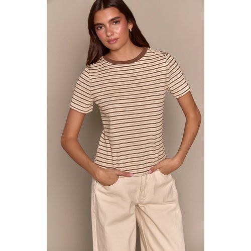 Haut Ajusté À Manches Courtes En Maille Côtelée Douce Avec Détails Rayés | Taille 32 - PrettyLittleThing - Modalova