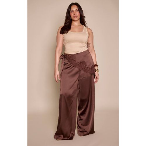 Pantalon Large En Satin Avec Foulard Grande Taille | Taille 46 - PrettyLittleThing - Modalova