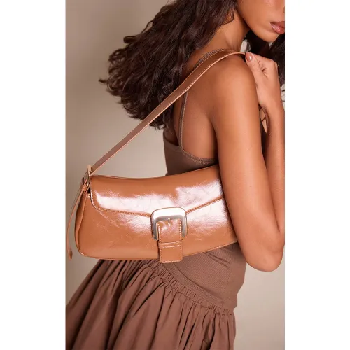 Tan Sac À Bandoulière En Synthétiquecuir Patiné Avec Boucle - PrettyLittleThing - Modalova