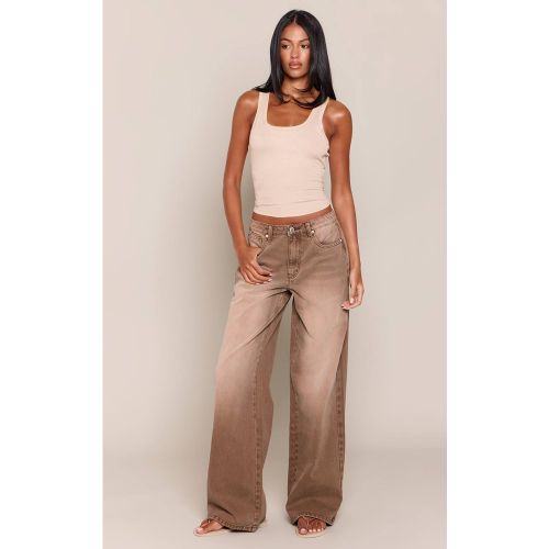 Brown Jean Taille Haute Délavé À Taille Basse Et Jambe Large | Taille 44 - PrettyLittleThing - Modalova