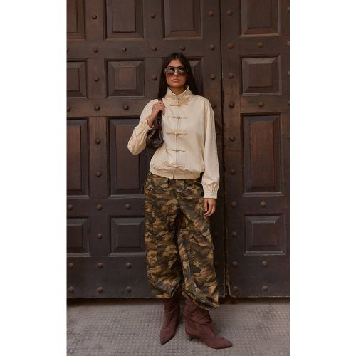 Multi Pantalon Cargo Kaki Camouflage Avec Taille Élastiquée | Taille 32 - PrettyLittleThing - Modalova