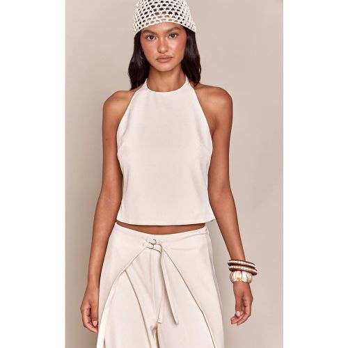 Cream Ensemble Haut Dos Nu Ajusté Avec Détail Boucle Et Col Licou | Taille 44 - PrettyLittleThing - Modalova
