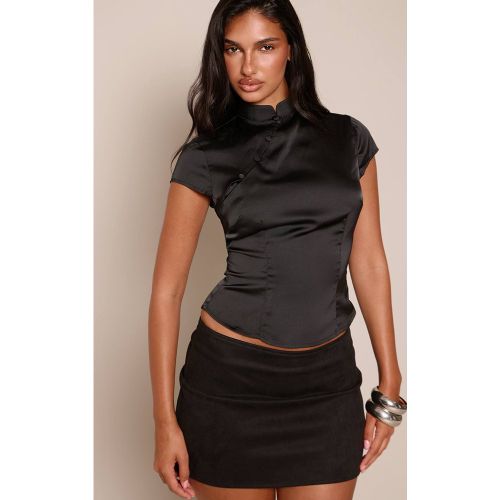 Black Haut En Satin À Détail De Boutons Asymétrique | Taille 36 - PrettyLittleThing - Modalova