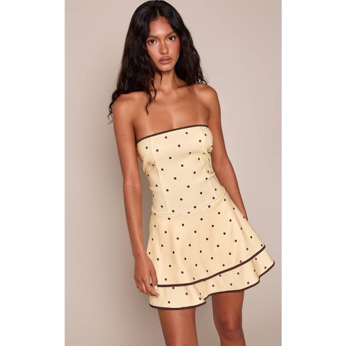 Yellow Robe Droite Étagée À Pois Contrastés En Tissu Extensible | Taille 44 - PrettyLittleThing - Modalova
