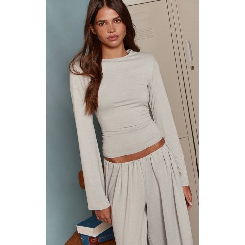 Grey Haut Ajusté À Détail Épaulettes Et Toucher Doux | Taille 42 - PrettyLittleThing - Modalova