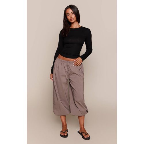 Charcoal Pantalon Capri Petite À Ourlet Ballon Et Cordon De Serrage Anthracite | Taille 32 - PrettyLittleThing - Modalova