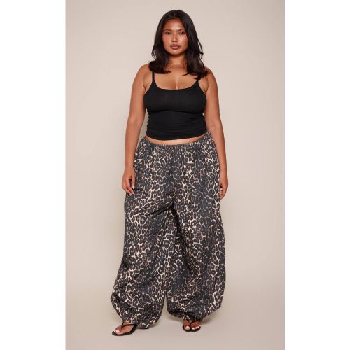 Multi Pantalon Ballon Léopard Noir Grande Taille | Taille 46 - PrettyLittleThing - Modalova