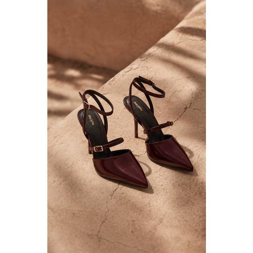 Burgundy Escarpins À Talons Aiguilles Bout Pointu Avec Détails Boucles | Taille 33 - PrettyLittleThing - Modalova