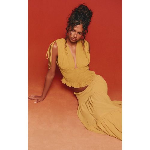Mustard Ensemble Coordonné Haut Plongeant À Empiècement Froncé | Taille 44 - PrettyLittleThing - Modalova
