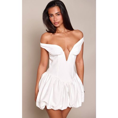Cream Robe Mini Blanche Tissée Petite Avec Décolleté En V Et Taille Froncée | Taille 42 - PrettyLittleThing - Modalova
