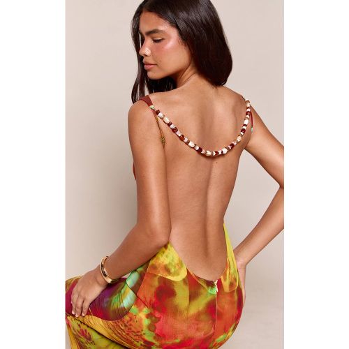 Multi Robe Longue Imprimée Florale Abstraite En Mousseline Avec Détail De Perles Et Dos Ouvert | Taille 42 - PrettyLittleThing - Modalova