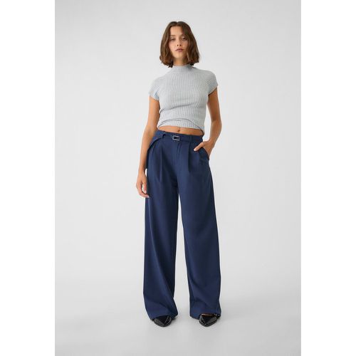 Pantalon habillé large avec boucle 32 - Stradivarius - Modalova