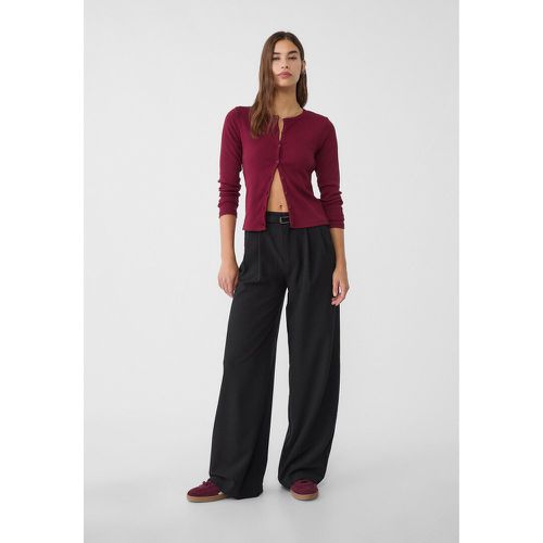 Pantalon habillé large avec boucle 32 - Stradivarius - Modalova