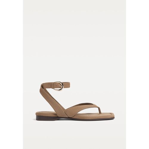 Sandales plates texturées 35 - Stradivarius - Modalova