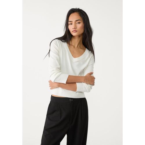 Pull basique en maille à décolleté en V Écru XS - Stradivarius - Modalova