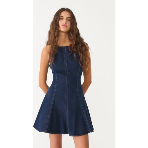 Robe courte en jean DENIM BLEU MOYEN CLAIR DÉLAVÉ XS - Stradivarius - Modalova