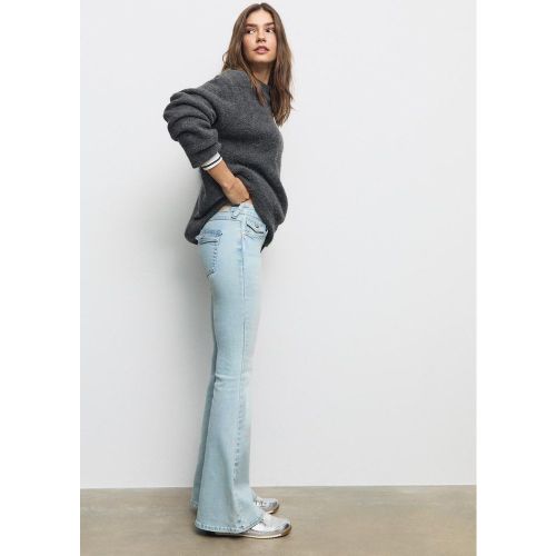 D04 Jean flare taille basse DENIM BLEU CLAIR DÉLAVÉ 32 - Stradivarius - Modalova
