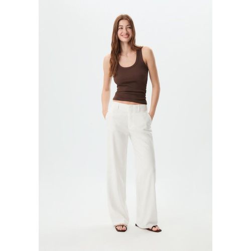 Pantalon droit fluide avec lin Écru 32 - Stradivarius - Modalova