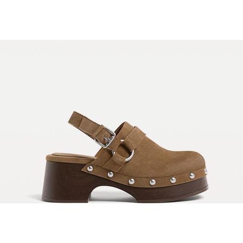 Sabots cuir à clous 35 - Stradivarius - Modalova