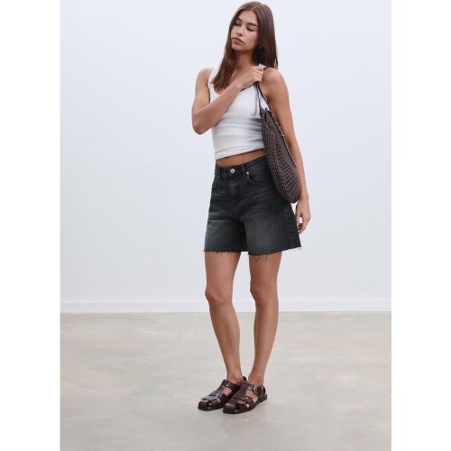 D93 Short denim longline DENIM NOIR EFFET DÉLAVÉ 32 - Stradivarius - Modalova