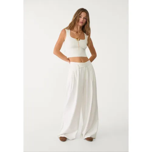 Pantalon lin fluide à pinces Écru 32 - Stradivarius - Modalova