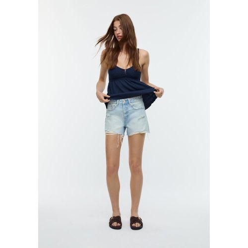 D75 Short en jean déchiré DENIM OVERDYED DÉLAVÉ 32 - Stradivarius - Modalova