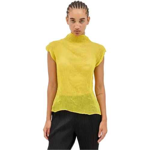 Tops > Sleeveless Tops - - Issey Miyake - Modalova