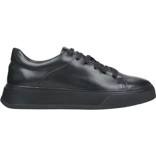 Estro - Shoes > Sneakers - Black - Estro - Modalova