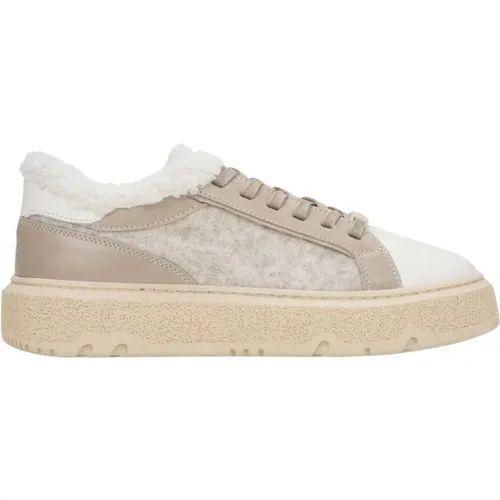 Estro - Shoes > Sneakers - Beige - Estro - Modalova