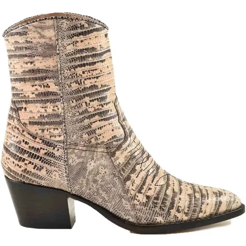 Shoes > Boots > Cowboy Boots - - Valentino Garavani - Modalova