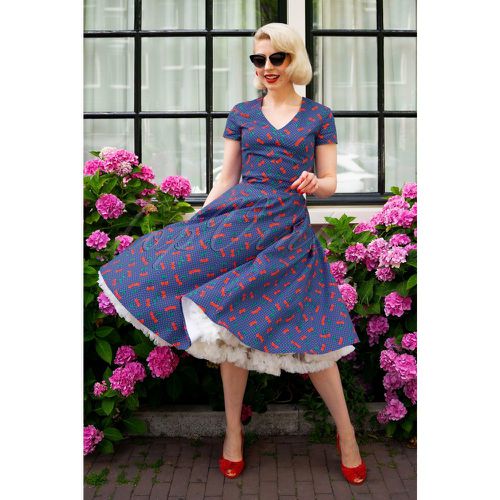 TopVintage exclusive ~ Olivia Cherry Dots Short Sleeve Swing Dress Années 50 en Marine - topvintage boutique collection - Modalova