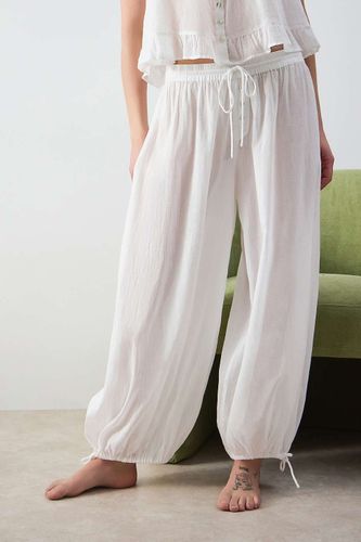 Pantalon ballon transparent en voile en taille: Small - Out From Under - Modalova