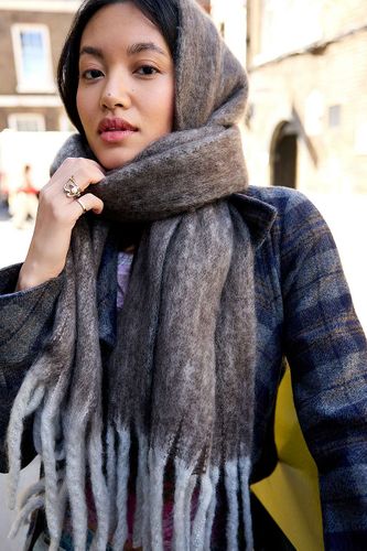 Écharpe couverture UO par en taille: TAILLE UNIQUE - Urban Outfitters - Modalova
